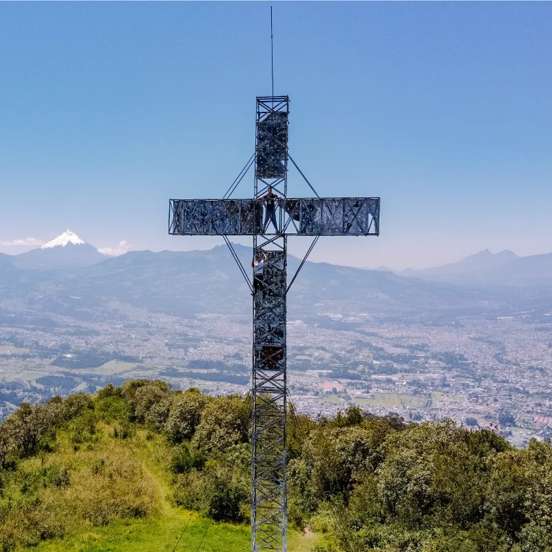 Cruz del Mirador en las laderas del volcán Ilaló; fotografía del GAD de Alangasí